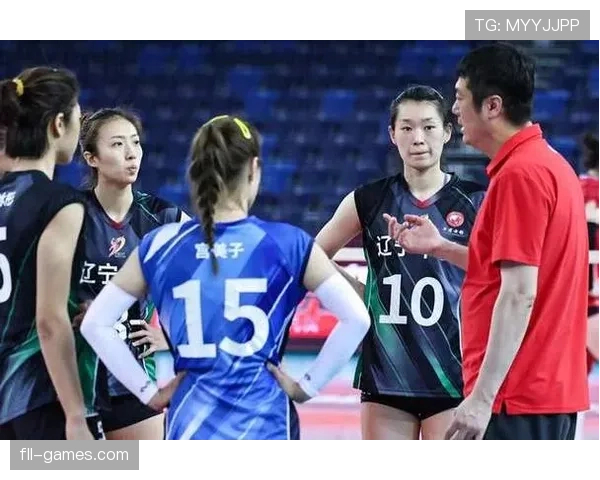 丁霞的朋友圈：训练场上铁人，下楼就是高跟鞋和甜点