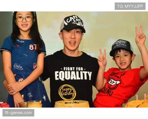 林孝埈场上像邻家猛男，场下那条名牌手环和车钥匙直接把我拉到另一个世界